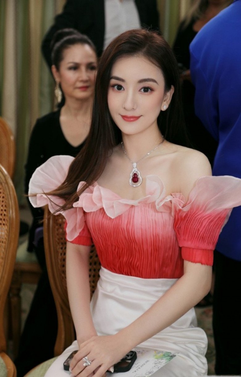 Moka Phương Viện bị mắng là giả dối. 