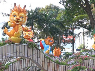 Video: Check-in mâm ngũ quả hình rồng ở hội hoa Xuân Tao Đàn