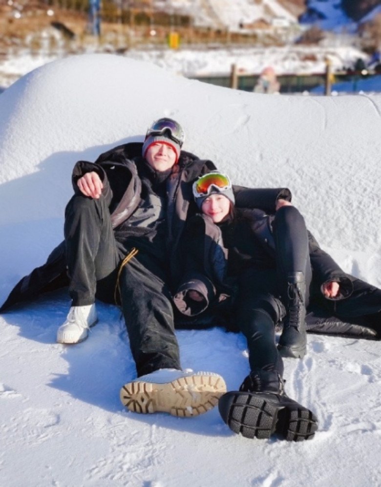 Hà Siêu Liên và Đậu Kiêu không sống cuộc sống vợ chồng son vì xa nhau 1 tháng trời hậu kết hôn.