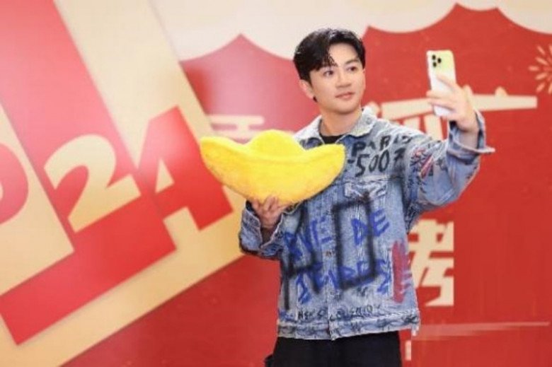 Anh được báo chí hết lời ca ngợi. 