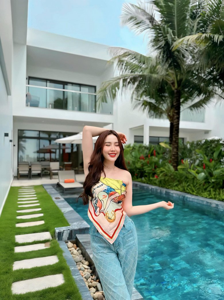 Bảo Thy được khen ngợi ngày càng mặn mà chuẩn gái một con.