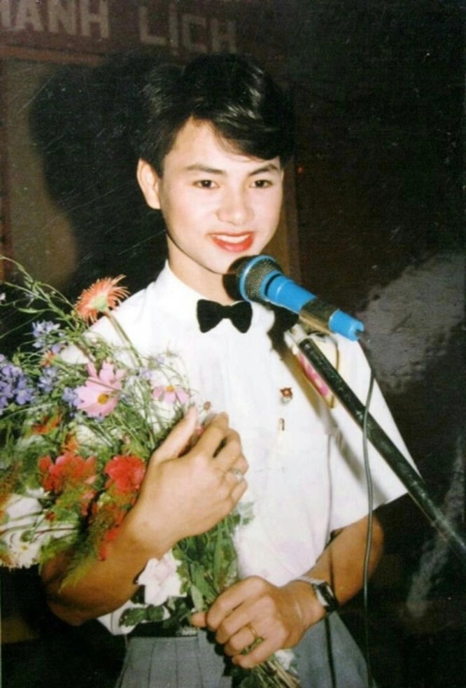 Hình ảnh trang điểm thời trẻ của Xuân Bắc.