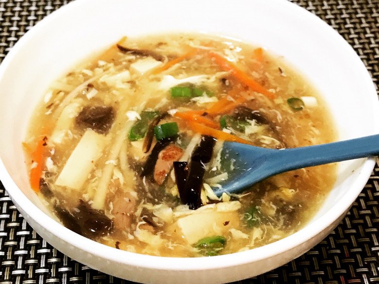 Nữ bệnh nhân mắc buồng trứng đa nang bị tái phát lại sau nhiều ngày thường xuyên ăn các món súp đặc giàu calo. (Ảnh minh họa)