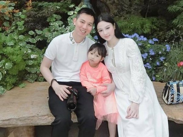 Huyền Baby được chồng hết lòng yêu chiều.