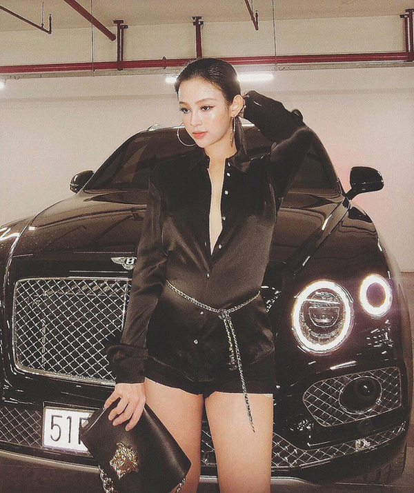 Người đẹp gốc Hà thành có cuộc sống nhiều người mơ ước.