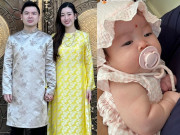 Thời trang - Đỗ Mỹ Linh khoe ảnh cả nhà diện áo dài Tết, con gái cưng lần đầu xúng xính đồ đôi cùng mẹ