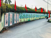 Tin tức - Triền đê “đẹp bậc nhất” làng quê Việt với bích họa dài hàng km, hoa cỏ khoe sắc ngày Tết