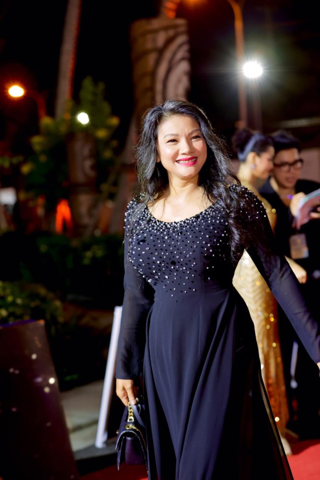 Kiều Trinh: amp;#34;Mỗi dịp năm mới, tôi lại tự tay dọn và trang trí 3 căn nhà để đón Tếtamp;#34; - 2