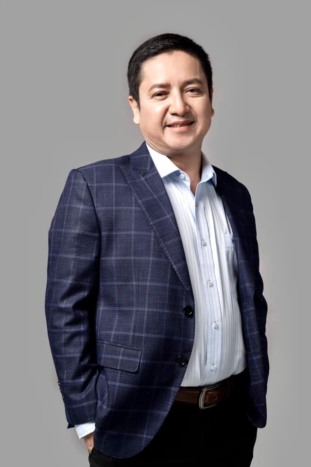 Nam nghệ sĩ được phong tặng danh hiệu NSƯT cùng nhiều giải thưởng danh giá.