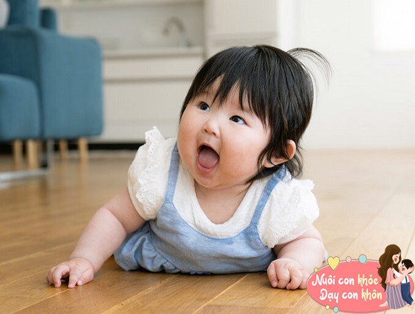 Đứa trẻ có làn da trắng hồng, mịn màng thường trông tươi tắn, sáng sủa và thu hút ánh nhìn ban đầu.