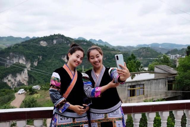 Yang Niuhua và chị gái đoàn tụ sau 26 năm xa cách