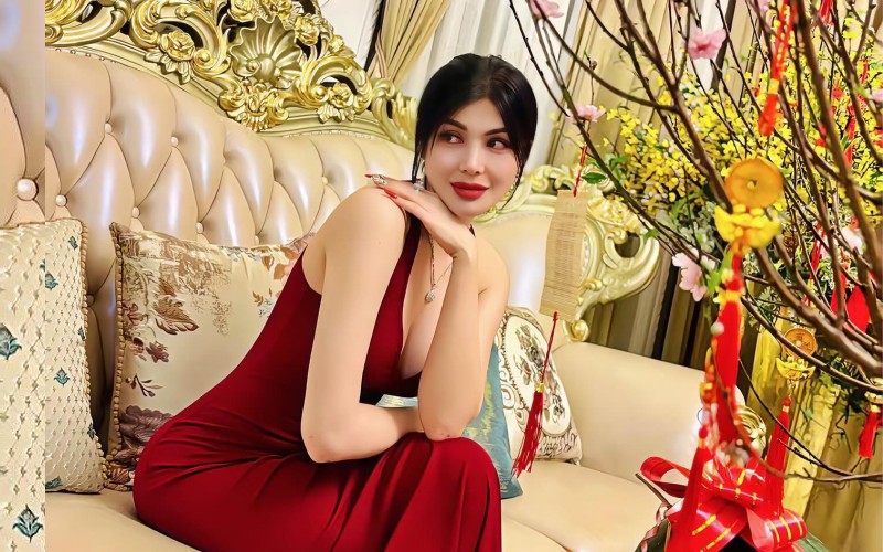 Lily Chen đã quá nổi tiếng tại đất Tây Ninh. Người đẹp được biết đến với các combo: giàu, giỏi và đẹp.
