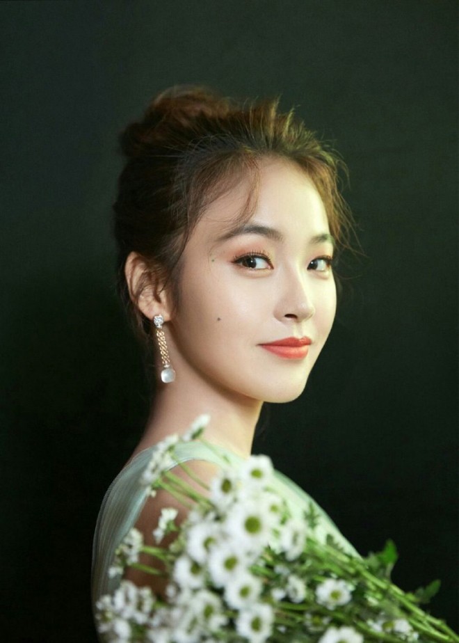 Trương Giai Ninh chính thức tỏa sáng nhờ vai diễn nữ sinh trong Ngôi sao lấp lánh.