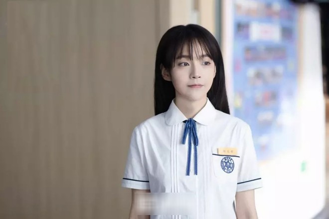 Trương Giai Ninh hóa thân thành nữ sinh cấp 3.