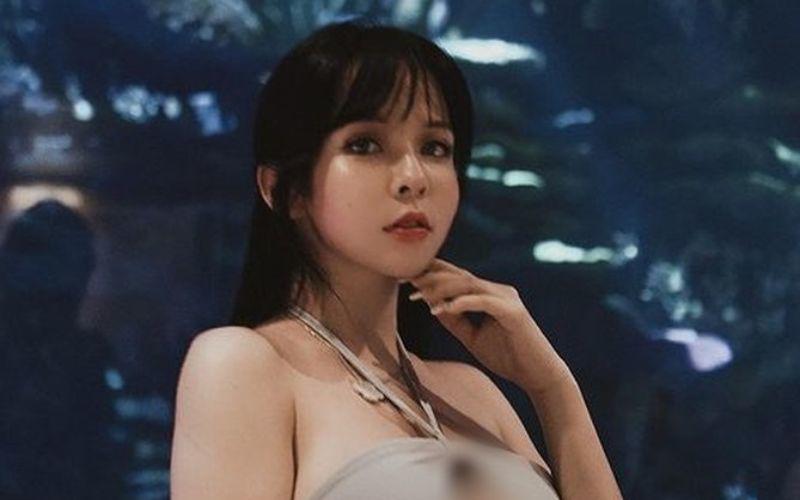 Bơi lội không chỉ giúp cho cơ thể của nàng hot girl thêm săn chắc, vóc dáng đẫy đà mà cơ thể và sức khoẻ cũng được cải thiện đáng kể. 
