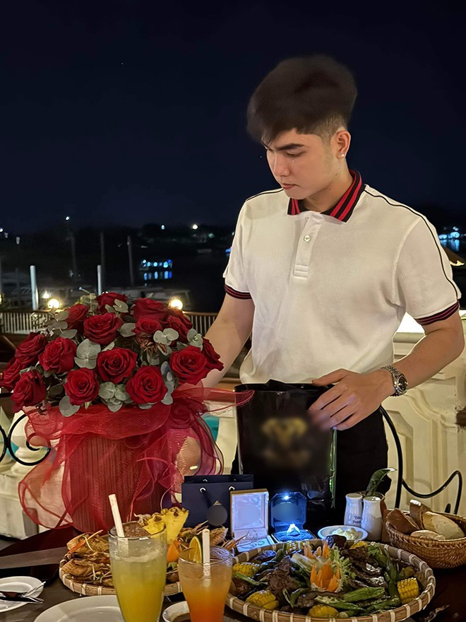 Bạn trai của Trúc Ly là người hiền lành và biết thấu hiểu người khác.