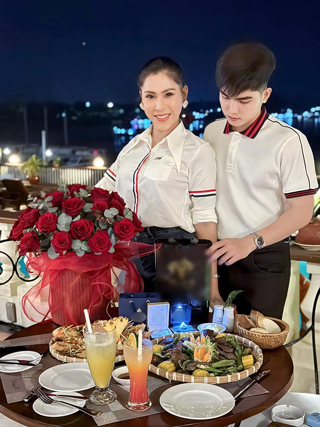 Trúc Ly và bạn trai trong dịp lễ Tình nhân.