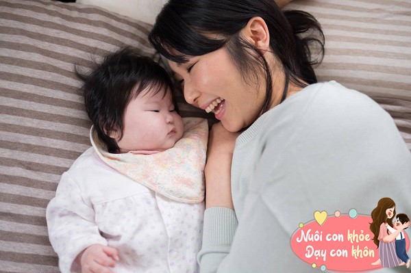 Các bà mẹ có thể dành nhiều thời gian hơn cho con mình để đáp ứng nhu cầu tình cảm.
