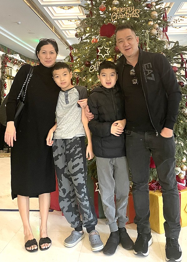 Không còn là chàng trai hào hoa ngày nào, nam ca sĩ thay đổi hoàn toàn khi vợ sinh con.