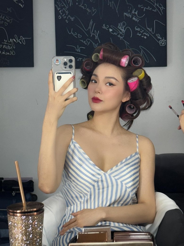 Minh Hằng vốn là người có rất nhiều kinh nghiệm trong chuyện giữ gìn sắc vóc. Với thành tựu hàng chục năm trong nghề, cô nhiều lần tăng cân và giảm cân phục vụ diễn xuất.