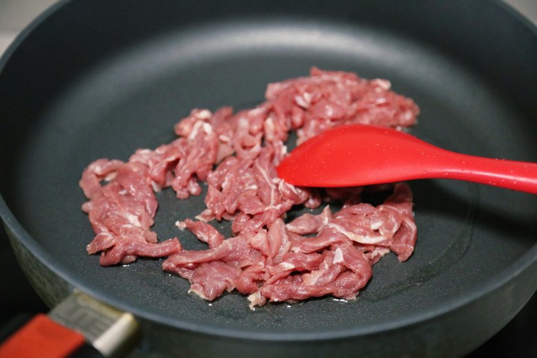 Cách làm thịt lợn xào mềm ngon, lạ miệng lại trôi cơm - 4