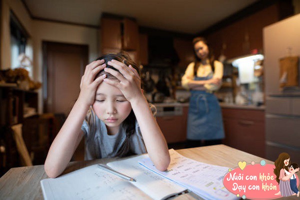 Kỳ vọng quá mức và áp lực quá mức có thể khiến trẻ mắc các vấn đề về tâm lý như lo âu, trầm cảm...