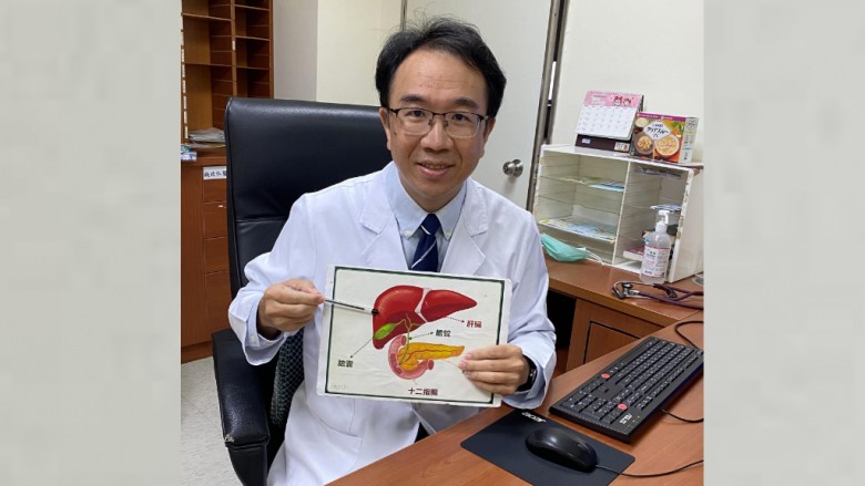 Bác sĩ Qian Zhenghong nhắc nhở những người có hệ miễn dịch yếu, có bệnh nền cần chú ý tới chế độ ăn uống. 