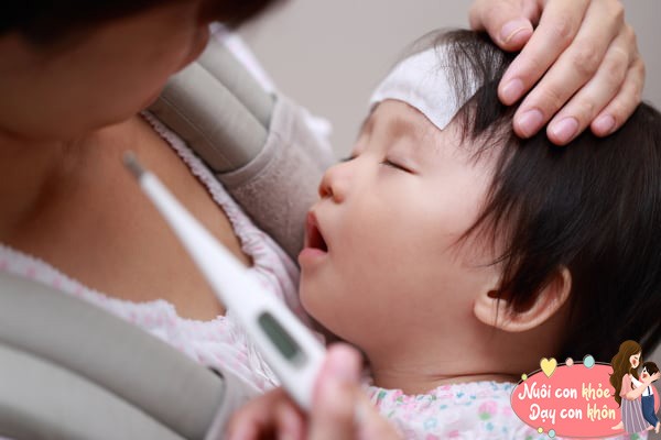 Trong trường hợp trẻ ốm hoặc sốt không nên ăn trứng.