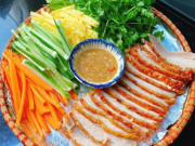 Bếp Eva - Trời ấm áp làm ngay mẹt bánh tráng cuốn heo quay thơm giòn, ngon đã đời
