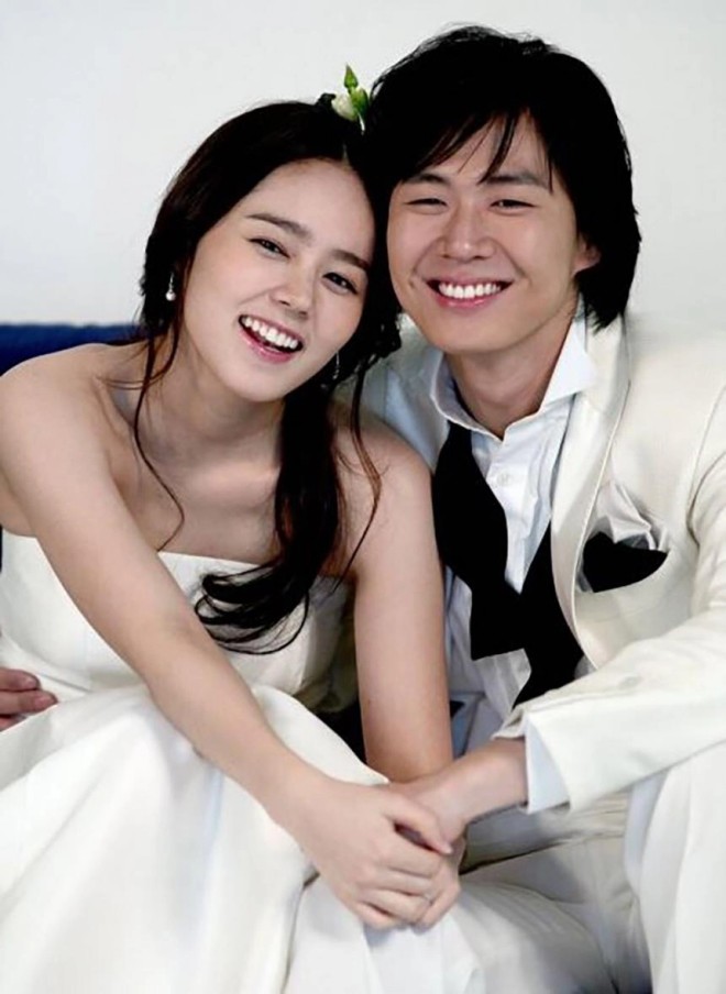 Nhiều người nhận định quý tử nhà Han Ga In và Yeon Jung Hoon thừa hưởng nhiều nét giống bố mẹ. 