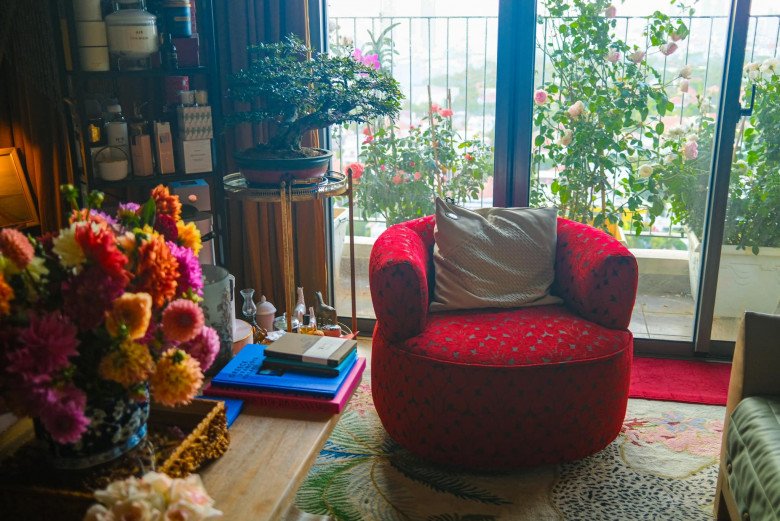 Đàn em thân thiết của Hồ Ngọc Hà đăng tải hình ảnh bên trong ngôi nhà sang trọng, phủ hoa từ trong ra ngoài.
