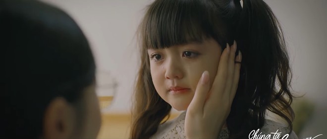 Chúng Ta Của 8 Năm Sau: Lộ ảnh bố con sếp Giang bị cô giáo Nguyệt nhốt ngoài cửa, ngày sống chung đã đến - 4