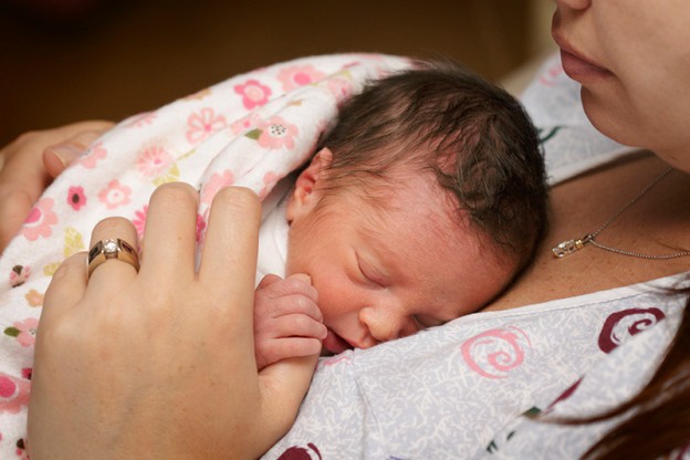 Dây rốn 1 động mạch không cần thiết phải sinh mổ nếu có tiên lượng tốt, sức khỏe và sự phát triển của thai nhi  bình thường. (Ảnh minh họa)