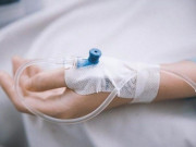 Sức khỏe - Người phụ nữ ở Hải Dương suýt trả giá bằng tính mạng vì cứ mệt là truyền đạm hoa quả để nhanh khỏe