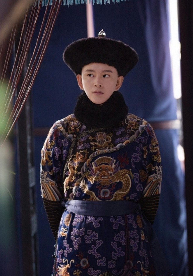 Hoàng Hựu Minh đóng rất nhiều dự án đình đám của showbiz nhưng chủ yếu là vai phụ.