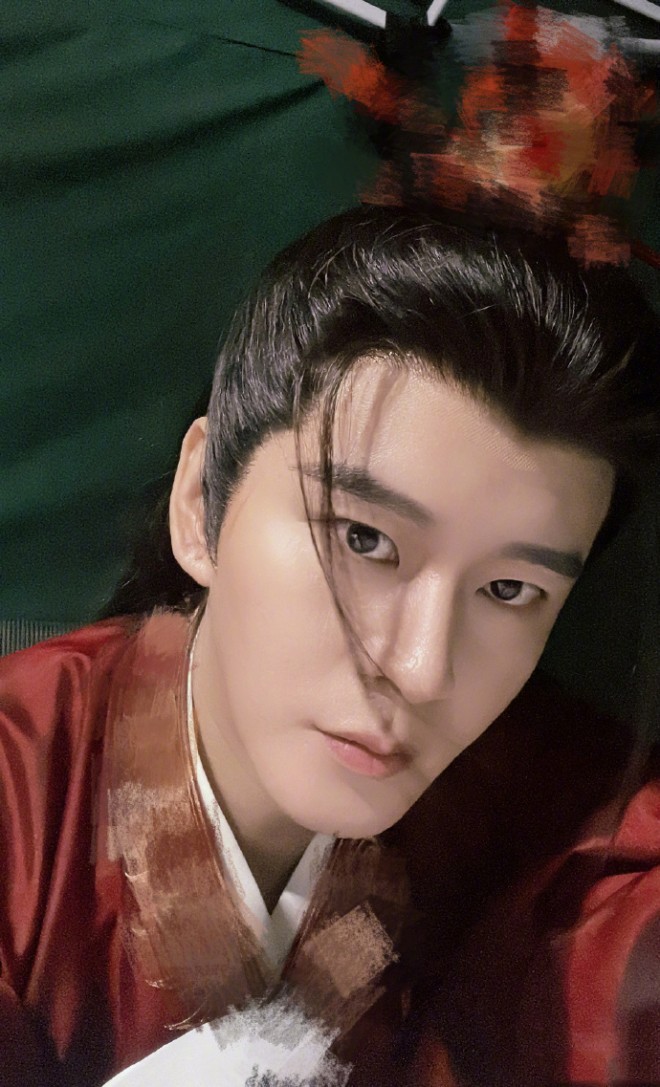 Hoàng Hựu Minh thể hiện các vai diễn của mình rất tốt, rất có hồn.