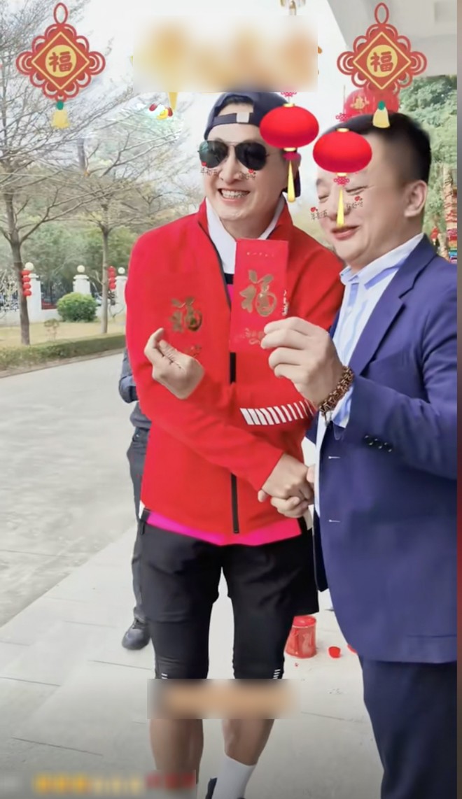 Ông gây sốt vì diện mạo trẻ trung dù đã ở tuổi U70.