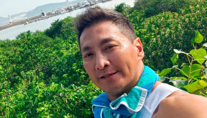 Hà Gia Kính rất chăm leo núi.