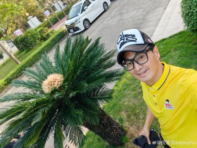 Hà Gia Kính thực sự trẻ trung nhưng vì diện mạo này mà ông bị dính ồn ào.