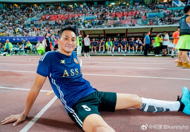 Dáng vẻ của ông chỉ như thanh niên nhất là khi diện đồ thể thao.