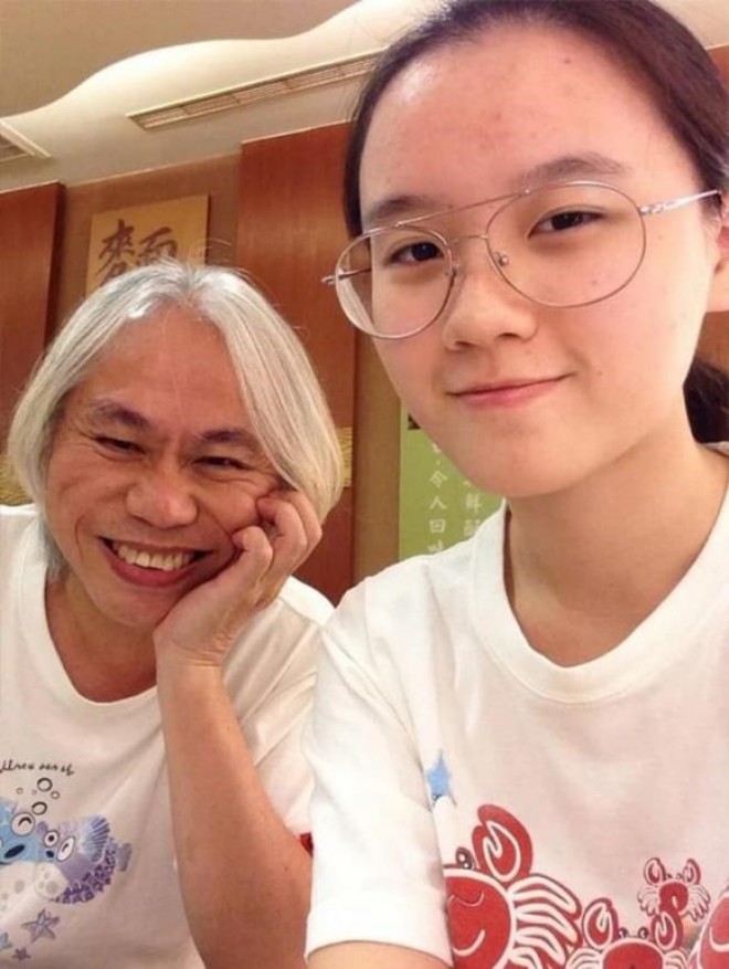 Lâm Tĩnh Ân là cô vợ đáng tuổi cháu của Lý Khôn Thành.