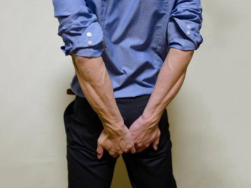 Người đàn ông 50 tuổi ôm mông đến bệnh viện, bác sĩ ngạc nhiên khi thấy thứ nhạy cảm dài tới nửa mét