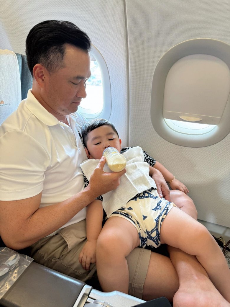 Loạt ảnh đáng yêu của Gia Khang khiến dân tình xuýt xoa.