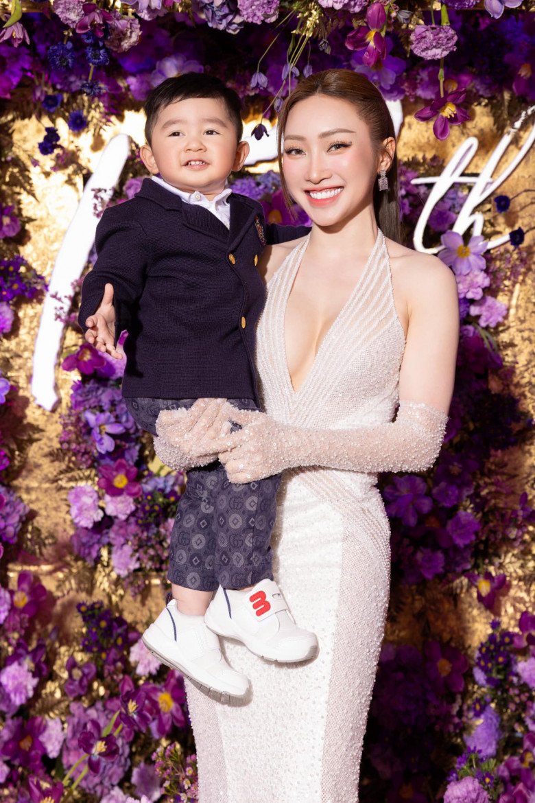 Lý Thùy Chang tự hào vì quý tử thừa hưởng nét đẹp từ bố.