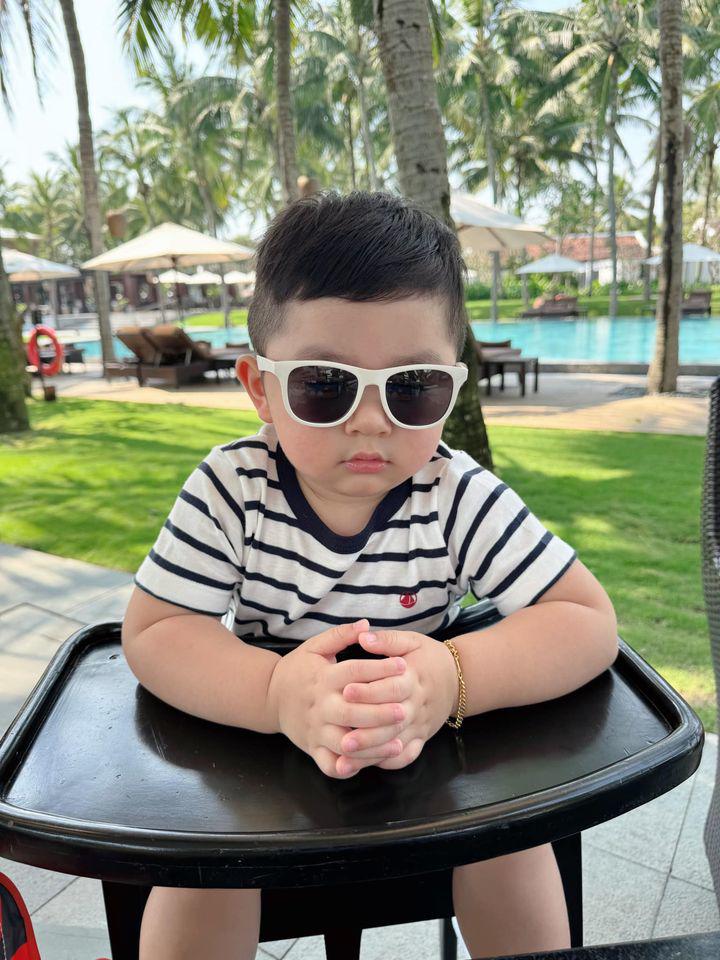 Lý Thùy Chang cũng phải gọi con trai là thanh niên cứng.