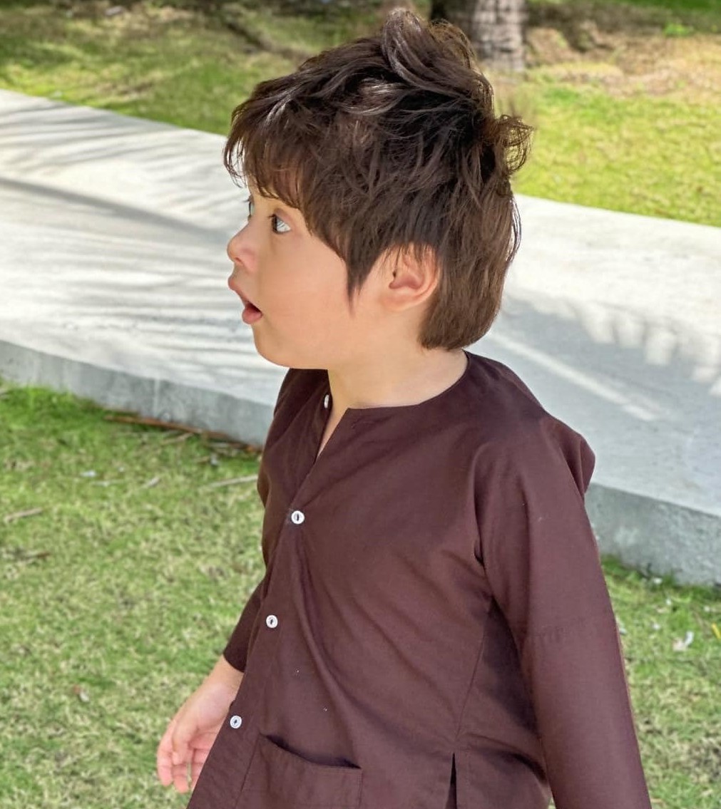 Nhìn sự hoạt bát và kháu khỉnh của cu Tết, không ai nghĩ cậu bé lại chậm nói đến hiện tại.