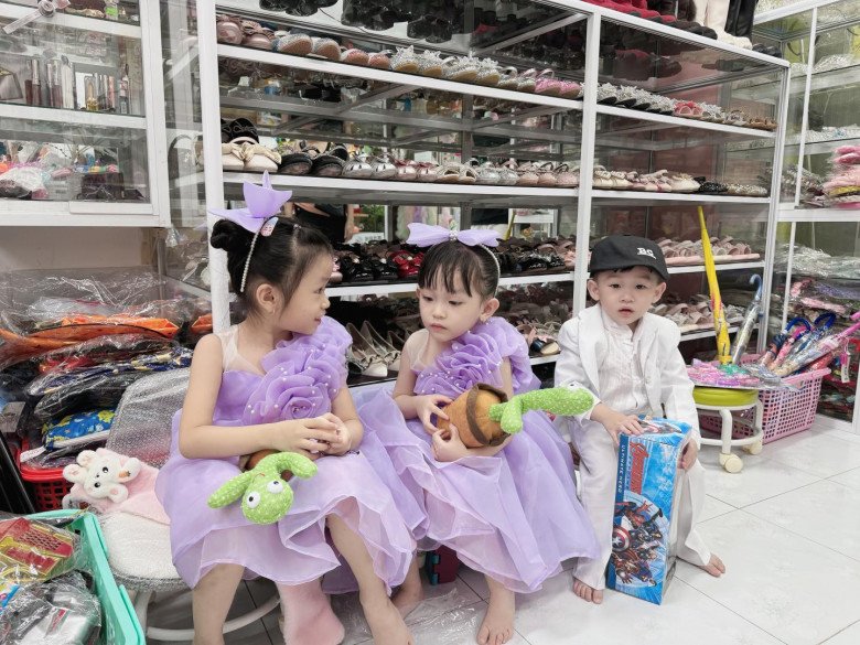 amp;#34;Cô Tiên miền Tâyamp;#34; 27 tuổi sở hữu amp;#34;gia tàiamp;#34; là 3 con và anh chồng điểm 10, càng đẻ lại càng đẹp - 5