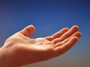 Trắc nghiệm tâm lý: Bàn tay bạn muốn nắm tiết lộ quý nhân cuộc đời bạn