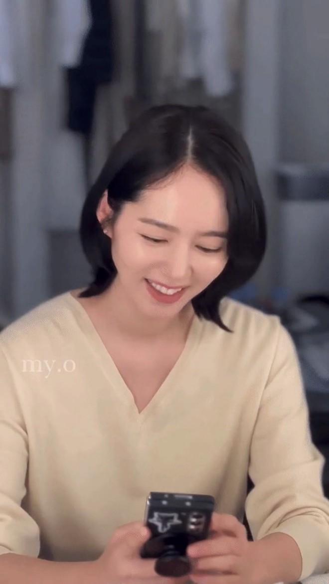 Dù đã làm mẹ và ở tuổi U50 nhưng cô vẫn rất trẻ.