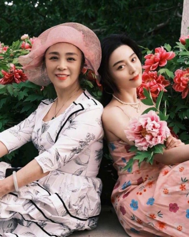 Bà Trương Truyền Mỹ nhiều lần nhận được lời khen ngợi từ khán giả vì trẻ bất chấp tuổi tác.